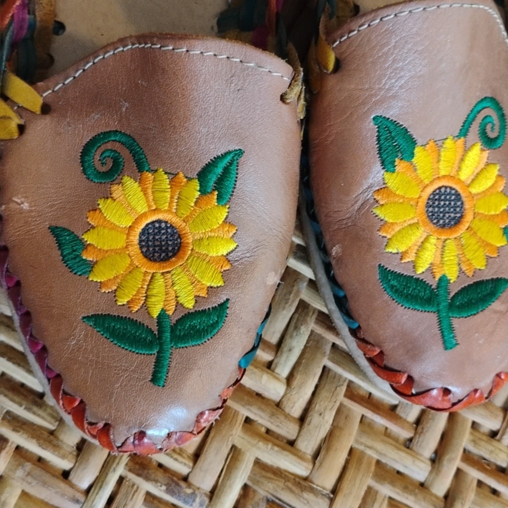 Handcrafted Sunflower Embroidered Leather Women’s Slip-On - Picture 3 of 7